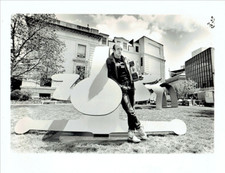Keith HARING - Photographie originale. Ses sculptures  au Heritage Park. 1986.