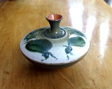 Vase toupie en grès signé