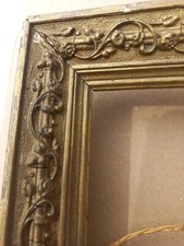 Ancien Cadre Bois Stuc Doré à Décor de Frise Feuillage et Fleurs  35,5 x 29,5 cm