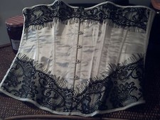 bustier corset gothique satin blanc dentelle noire  2xl COMME NEUF