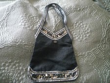 Sac précieux en jean brodé