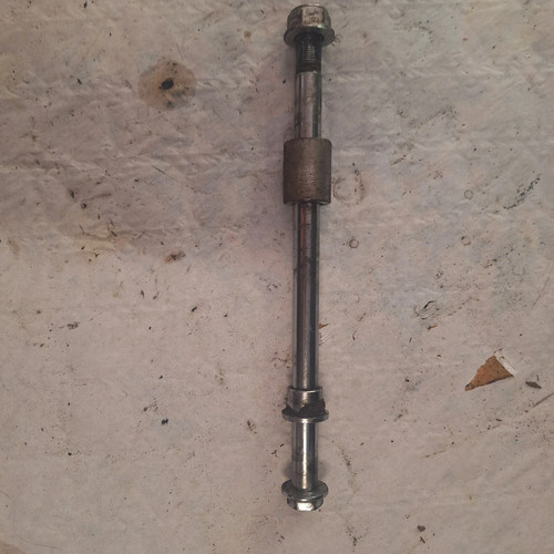 Axe roue arriere keeway 125 - de,