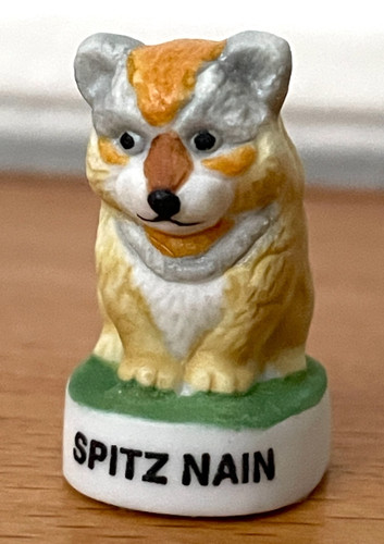 Superbe fève mat chien spitz - mat,