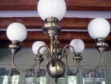 Lustre et ses 7 appliques en étain style hollandais vendus avec globes