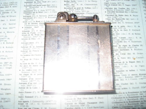 Ancien grand briquet - ancien, table