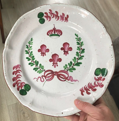 Plat faïence royaliste les - plat,