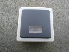 1 bouton  poussoir lumineux