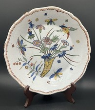 Assiette en faïence, décor corne d’abondance et oiseaux, Rouen XVIIIème