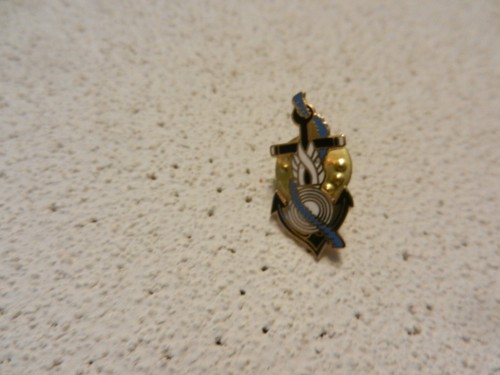 Très beau pin insigne - beau,