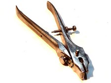 Outil ancien pince - , à