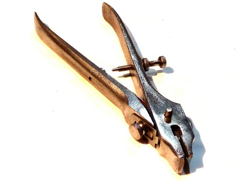Outil ancien pince avoyer - pince,