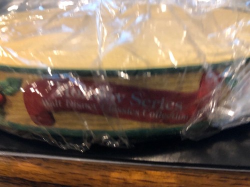 Wdcc holiday series base new - wdcc,