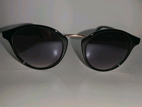 Lunettes soleil neuves - de,