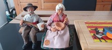 SANTONS HOMME AVEC SA FEMME ASSIS SUR UN BANC - HAUTEUR 19 CM
