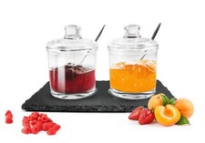 Pot de confiture sur ardoise
