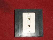 1 Prise 2 Pôles Sans terre