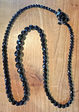 SAUTOIRE VICTORIEN  EN PERLES NOIRES DE JAIS TAILLEES  fabriqué GERMANY