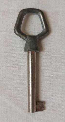 Clé clef ancienne creuse - creuse, /