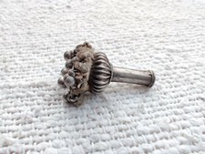 Vintage Bijoux Lord Hanuman Massue Forme Argent Tribal Pendentif Bell Attaché 66