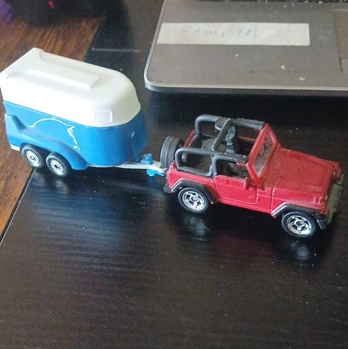 Voiture miniature 4x4 - , rouge