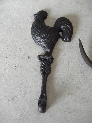 Modern cast iron rooster - cast,