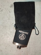 Flasque à alcool de poche en métal . Whisky " Talisker " avec sa pochette tissu 