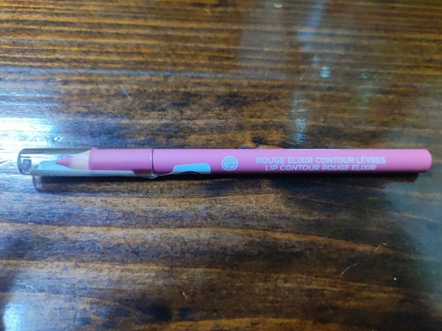 Crayon contour lèvres rouge