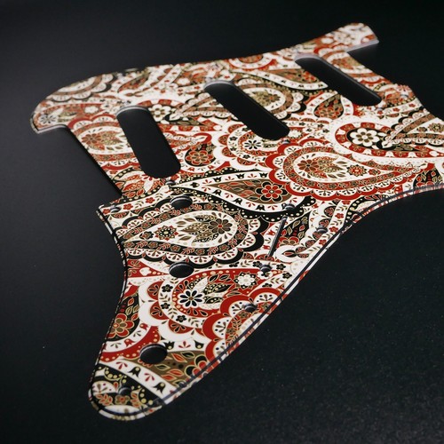 Fender strat pickguard - pickguard, •