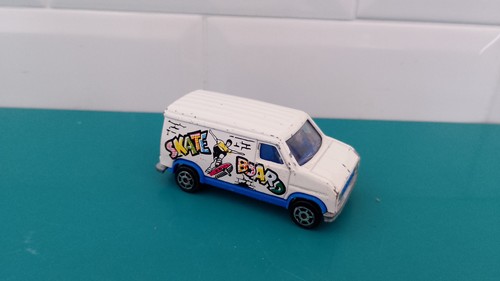 0803261 voiture majorette - voiture,