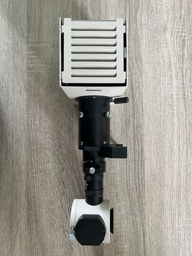 Illuminateur vertical lampe - illuminateur, et