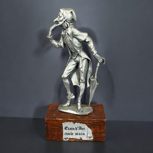 Figurine étain art ciselé