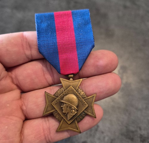 Médaille insigne - insigne,