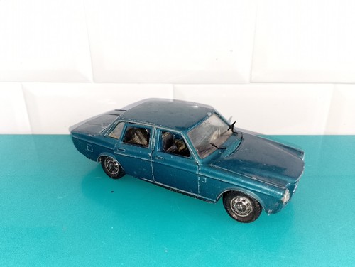 2607261 épave voiture - , 1/24