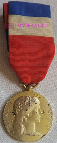 Dec7415 medaille d honneur - -,