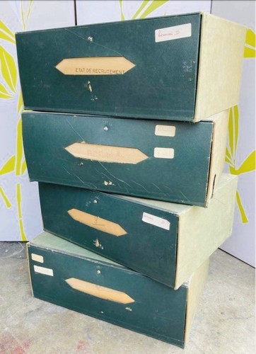Quatre tiroirs pour meuble - , de