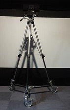 MANFROTTO TRiPOD PROFESSIONNEL  Modèle 117 + platine pour pose caméra + DOLLY