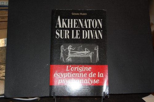 Akhenaton sur divan - sur,