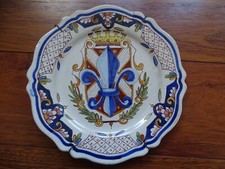 MALICORNE ASSIETTE EN FAIENCE DECOR DE FLEUR DE LYS 19 EME  diametre 25 cm