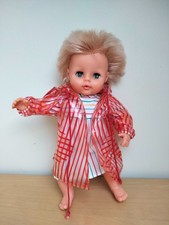 Poupée Tinnie avec robe et ciré