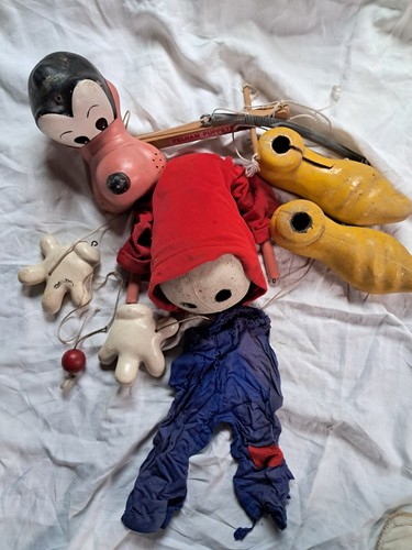 Pelham puppets display goofy - pelham,