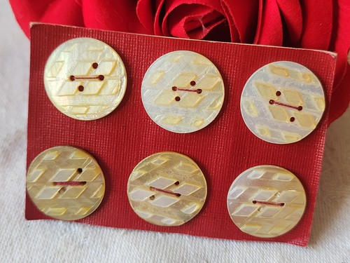 Rare petite plaque boutons