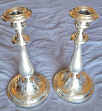 CHRISTOFLE 2 bougeoirs / chandeliers Napoléon III  Métal argenté gravé de fleurs