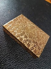 Poudrier vintage années 70 – Métal doré ciselé – Miroir et décor floral