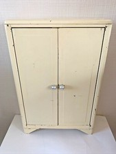  GRANDE ARMOIRE DE POUPEE EN