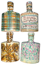 Bel ensemble de quatre flasques à alcool par Keraluc à Quimper.