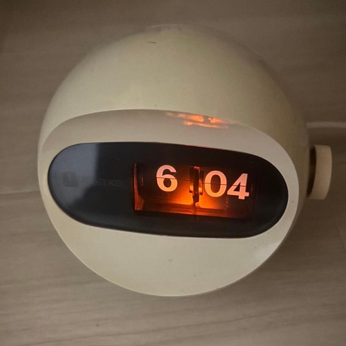 Seiko sd506 white flip clock - /,