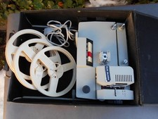 Ancien projecteur de cinéma vintage DUO QUARTZ dans sa valise.