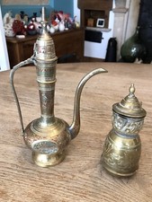 Belles et Anciennes Théières arabes en laiton  ?