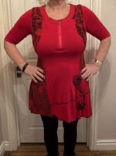 Quirky Red Black Textured Zip