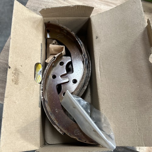 Mâchoire frein tambour avant - mâchoire,